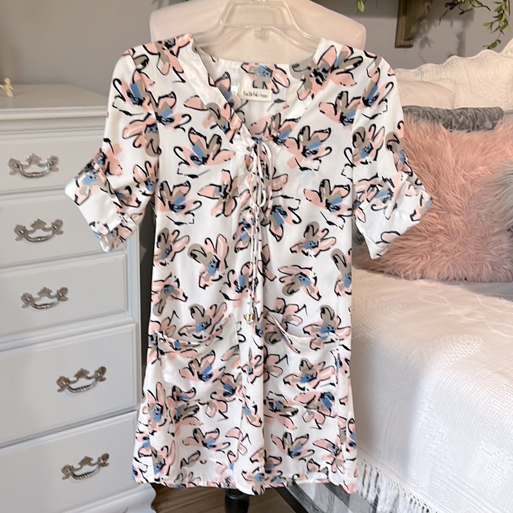 White Floral Mini Dress Pockets Silky Womens Medium Faithful & True Boutique